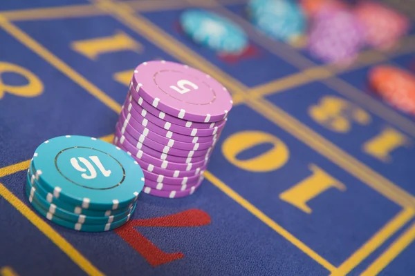 Shio Table live dealer interface with zodiac symbols and position grid